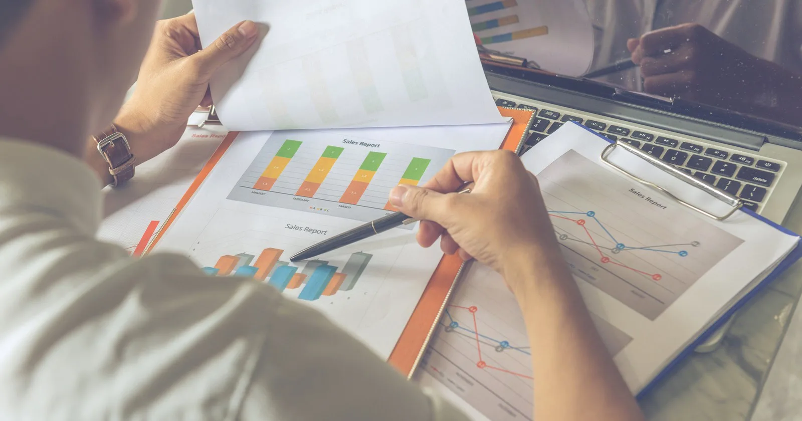 Gráfico comparativo de ingresos de Google Search y claims de tráfico web en Q2