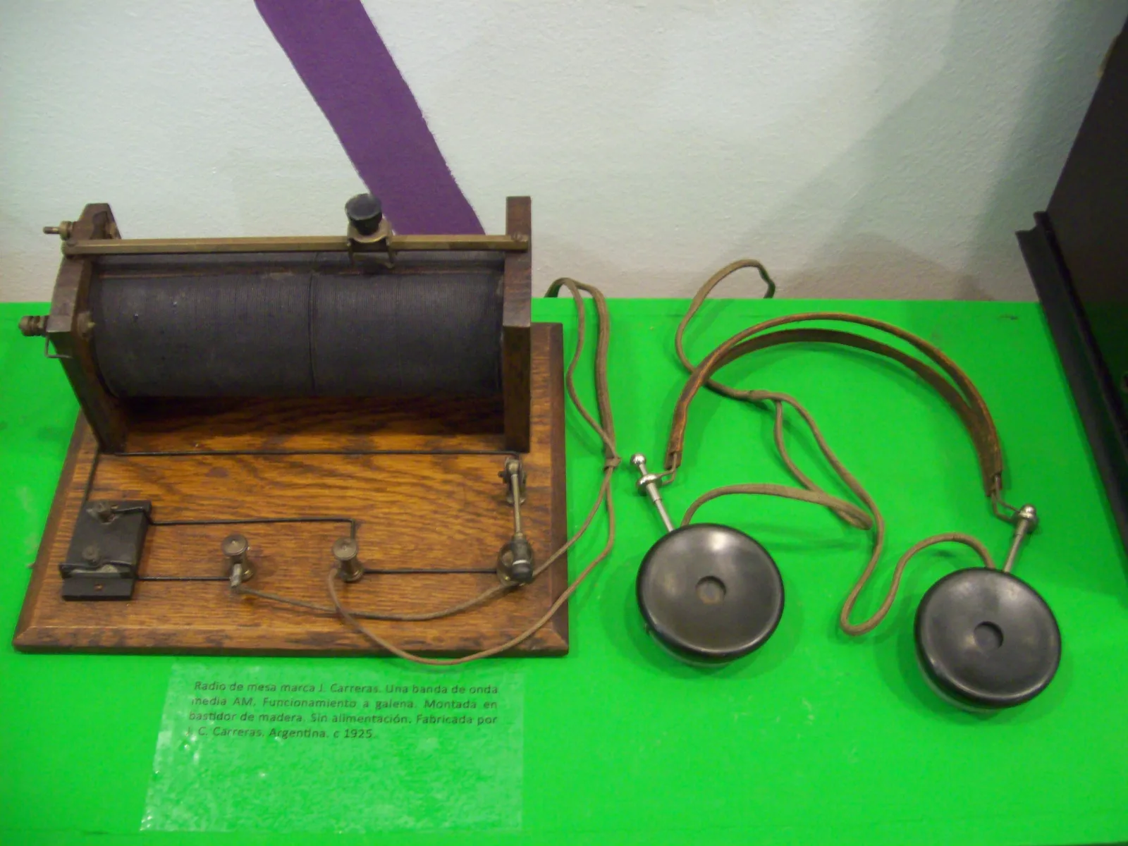 Argentinian-made crystal (galena) radio, around 1925. This is a purely passive circuit, working on available airwave energy alone.